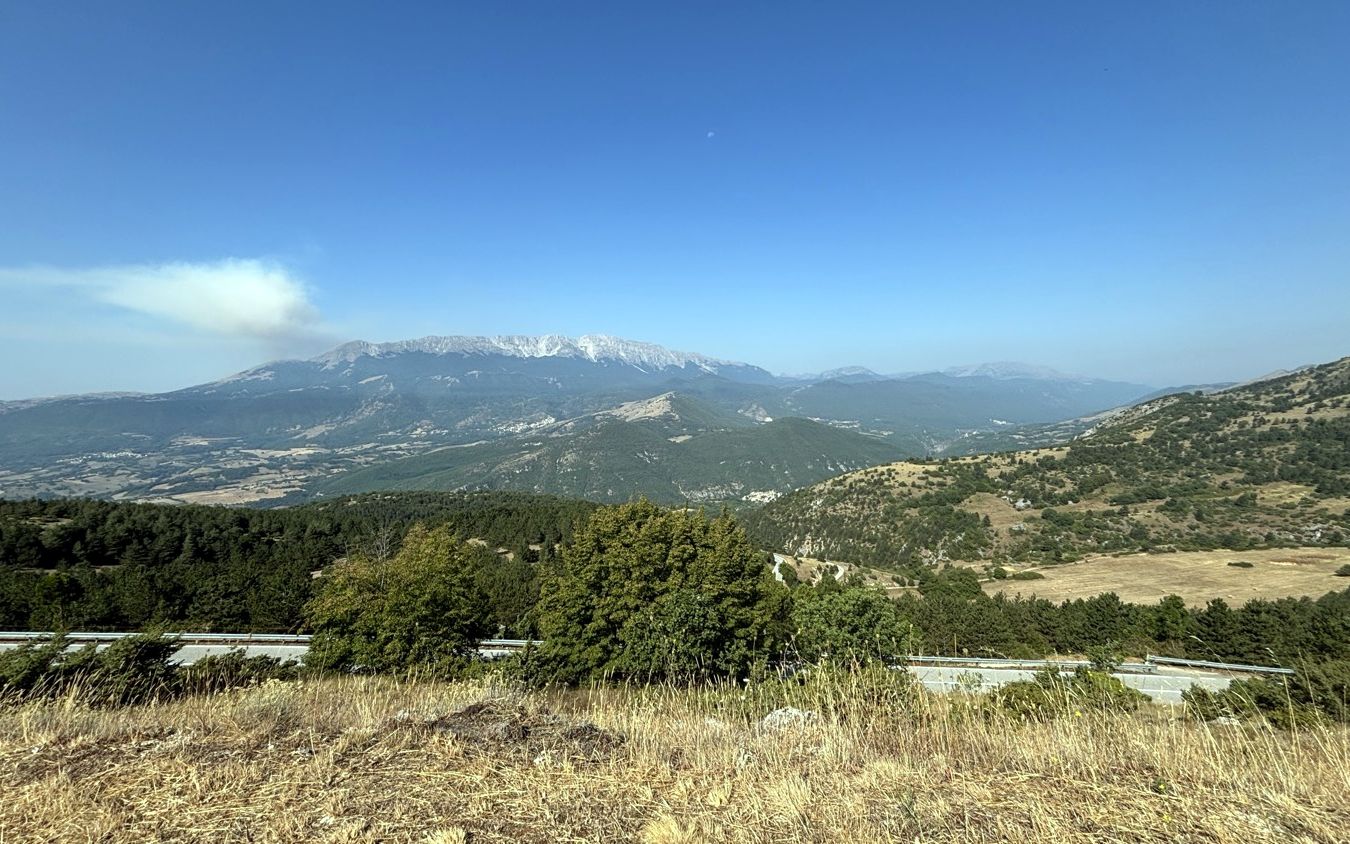 Panorama estivo verso il Sirente